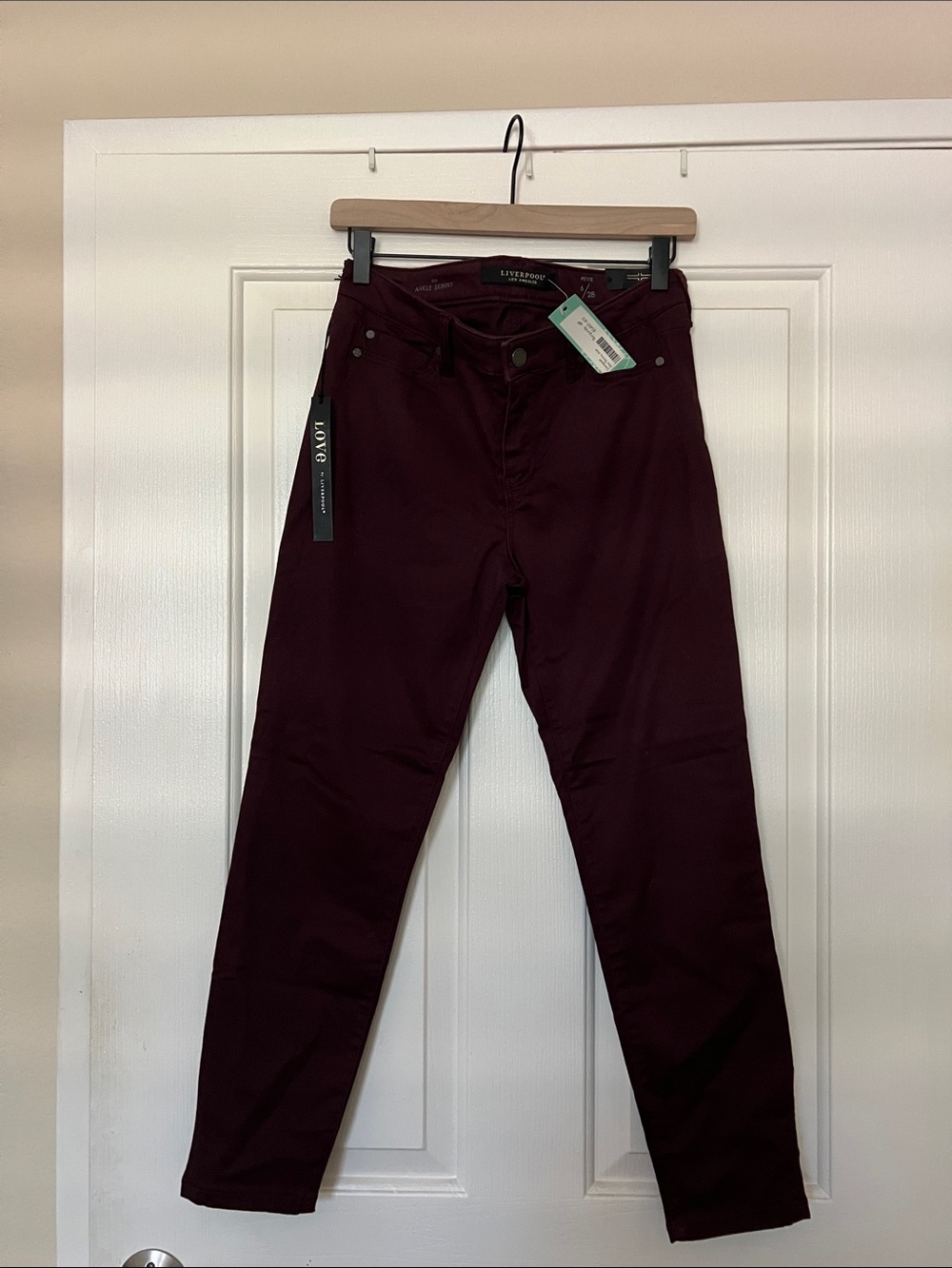 Liverpool Skinny Pants in Deep Wine